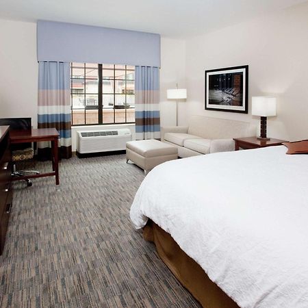 Hampton Inn & Suites Chapel Hill/Carrboro Buitenkant foto