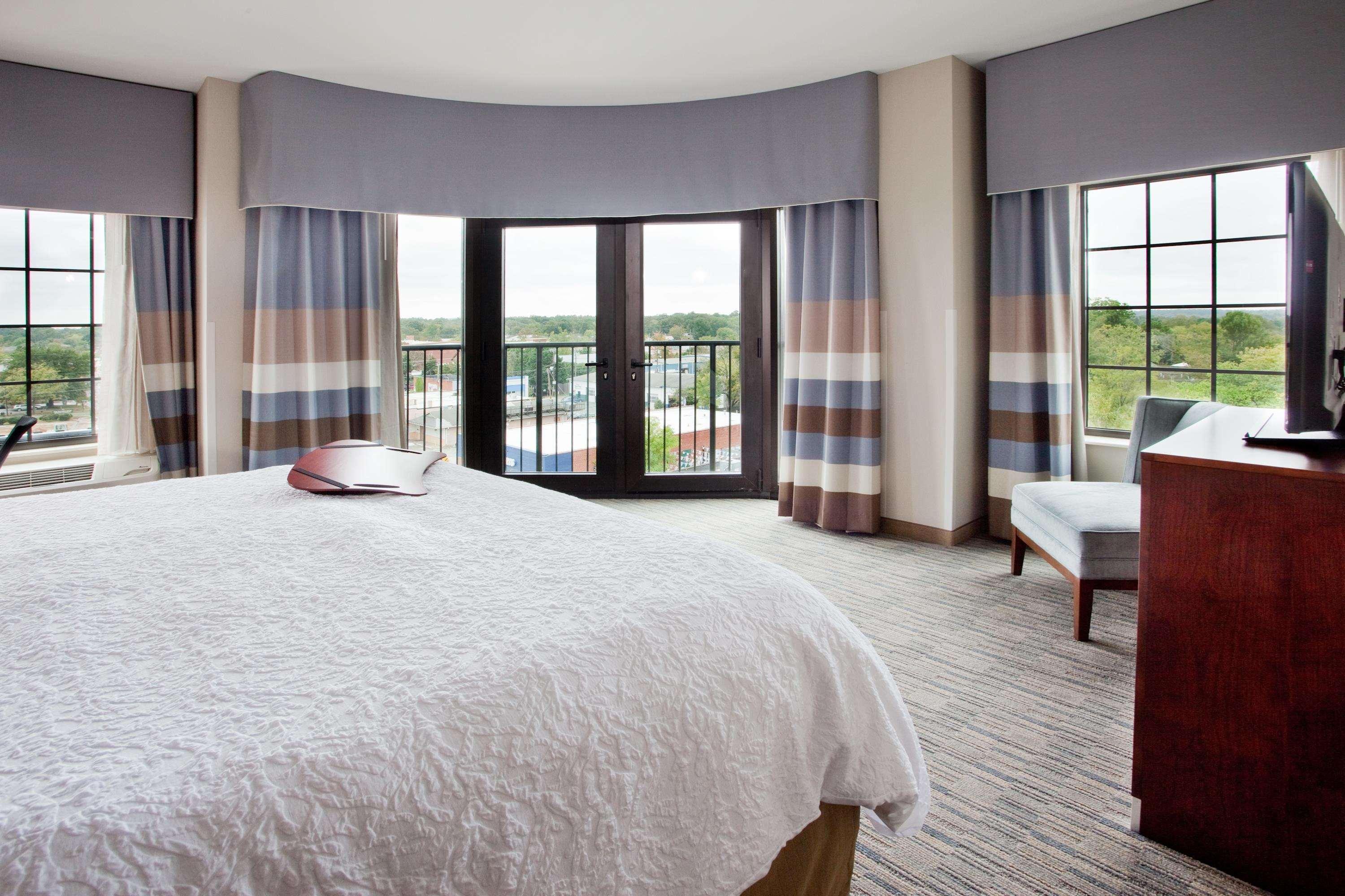 Hampton Inn & Suites Chapel Hill/Carrboro Buitenkant foto