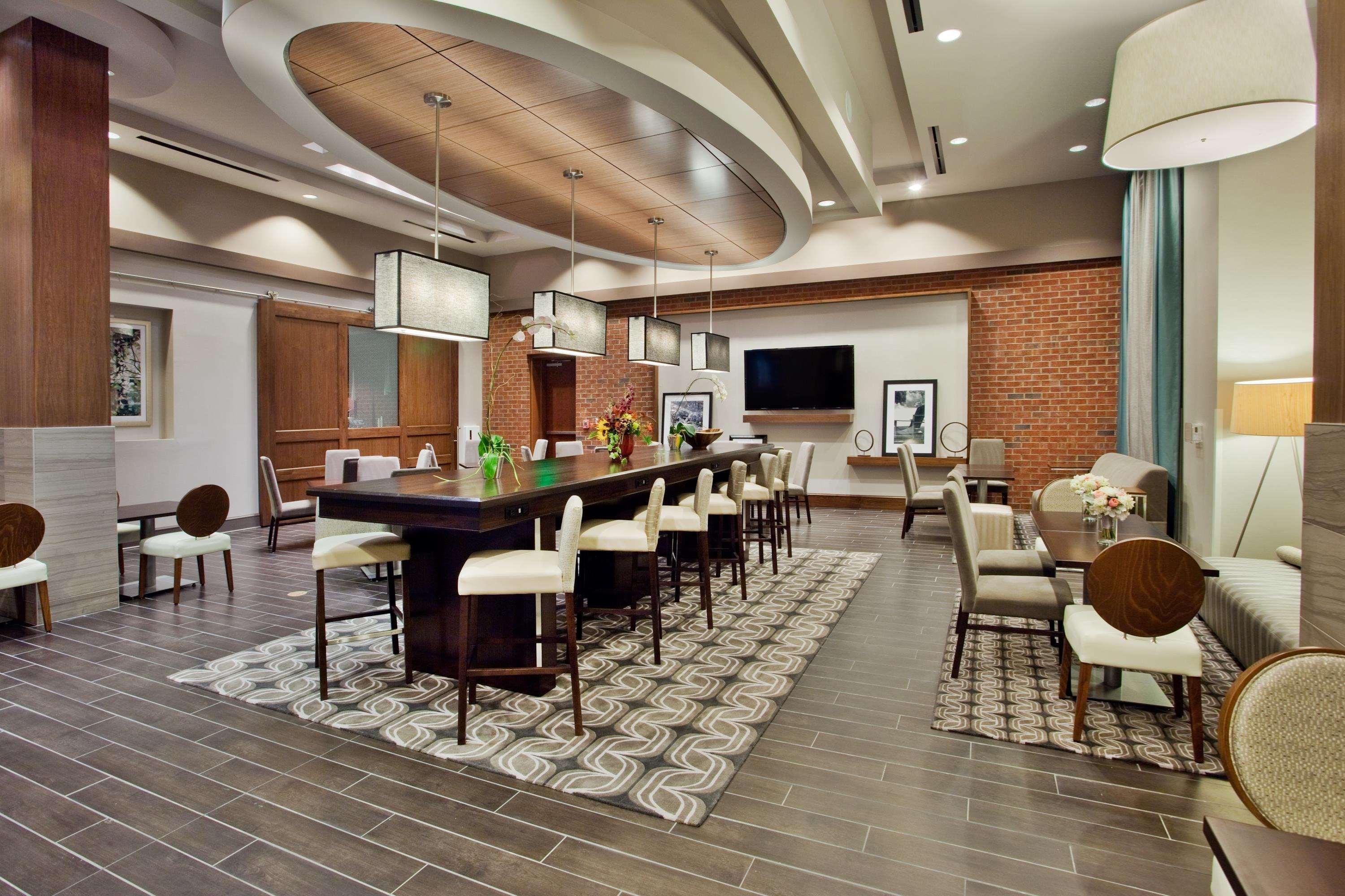 Hampton Inn & Suites Chapel Hill/Carrboro Buitenkant foto