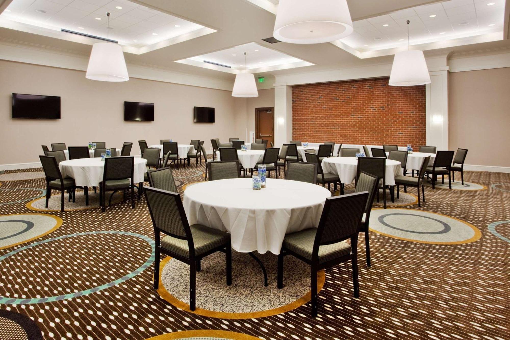 Hampton Inn & Suites Chapel Hill/Carrboro Buitenkant foto