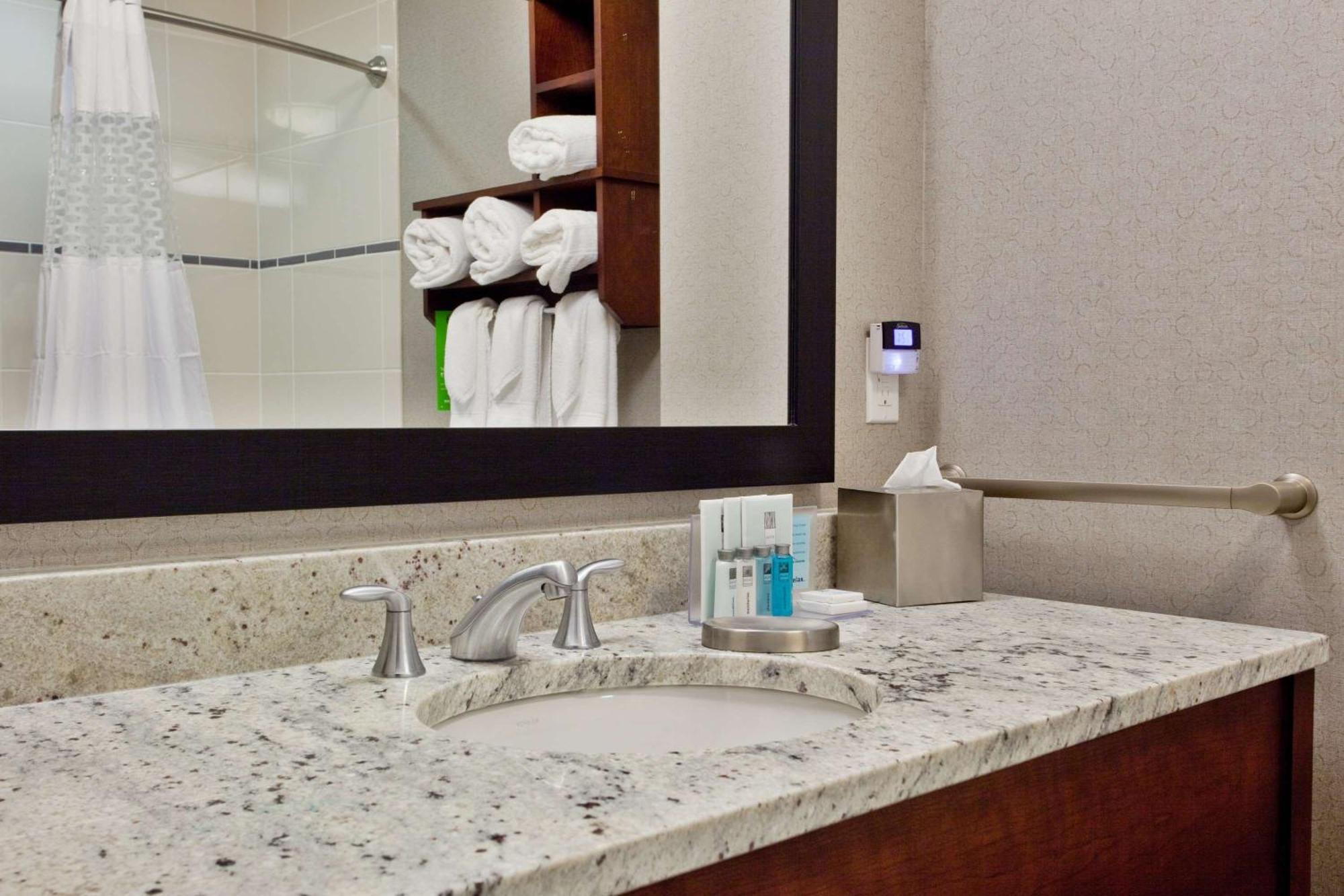 Hampton Inn & Suites Chapel Hill/Carrboro Buitenkant foto