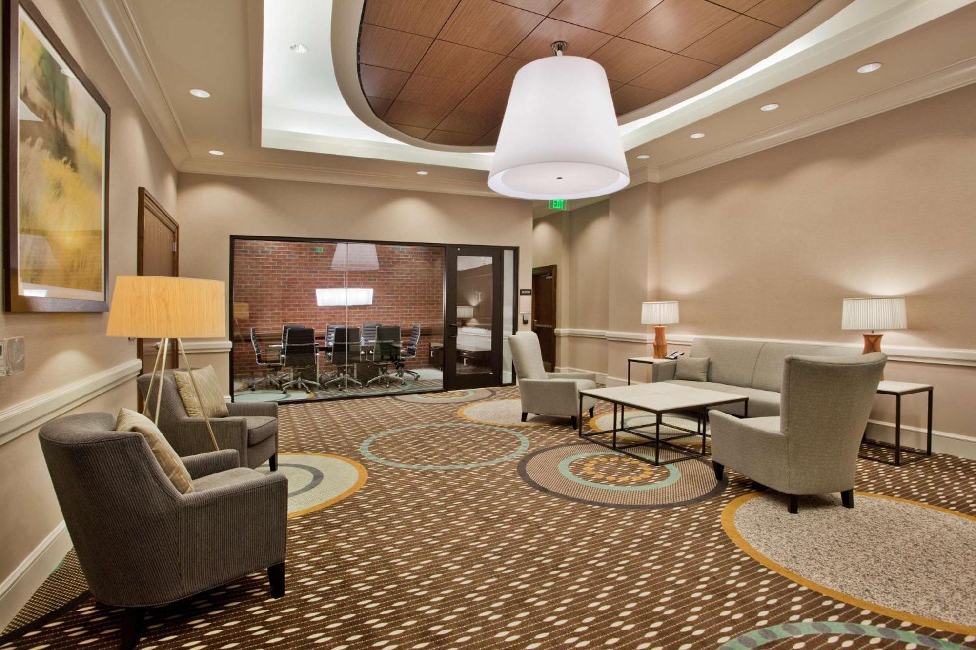 Hampton Inn & Suites Chapel Hill/Carrboro Buitenkant foto