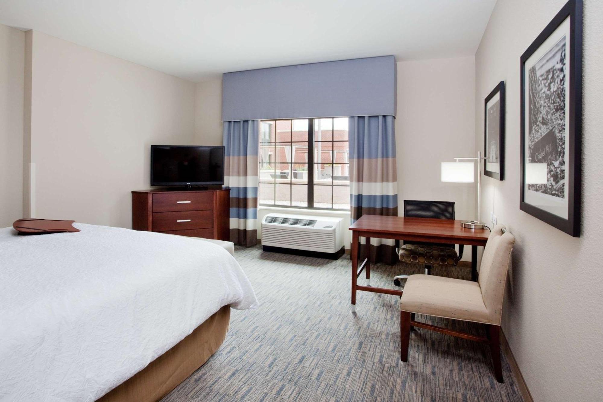 Hampton Inn & Suites Chapel Hill/Carrboro Buitenkant foto