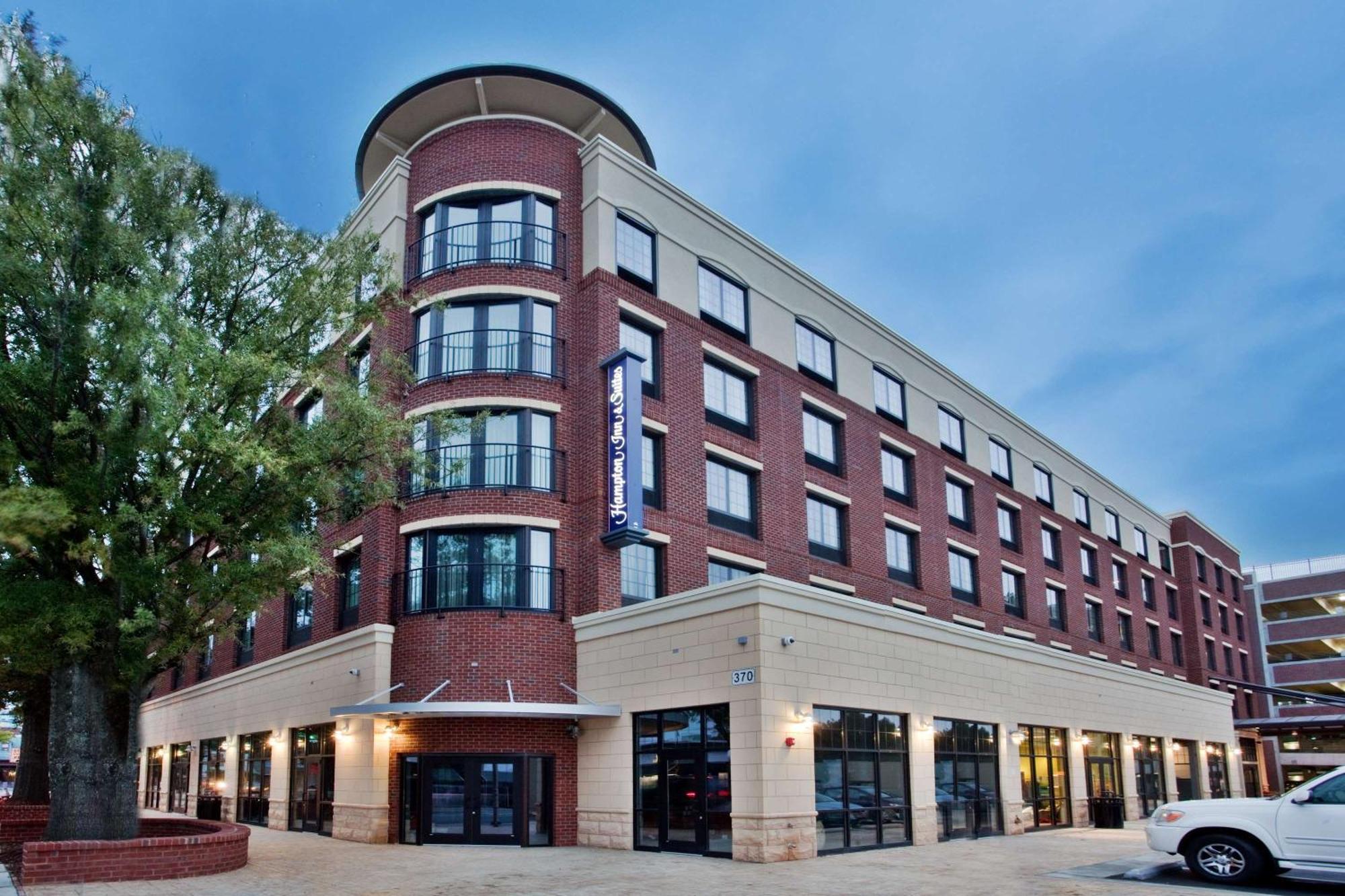 Hampton Inn & Suites Chapel Hill/Carrboro Buitenkant foto
