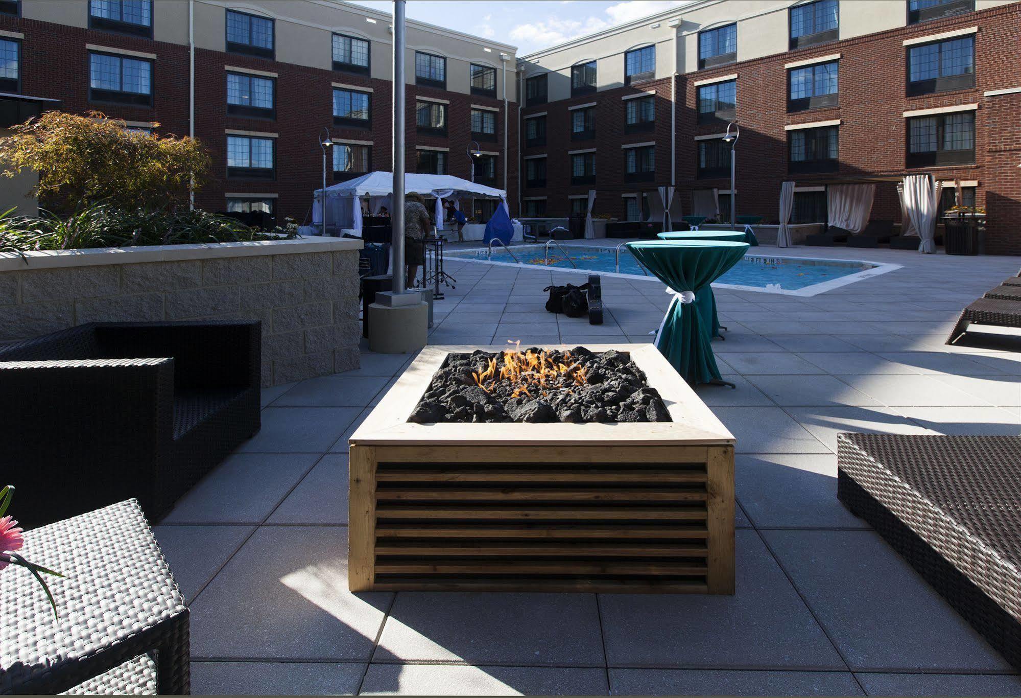 Hampton Inn & Suites Chapel Hill/Carrboro Buitenkant foto