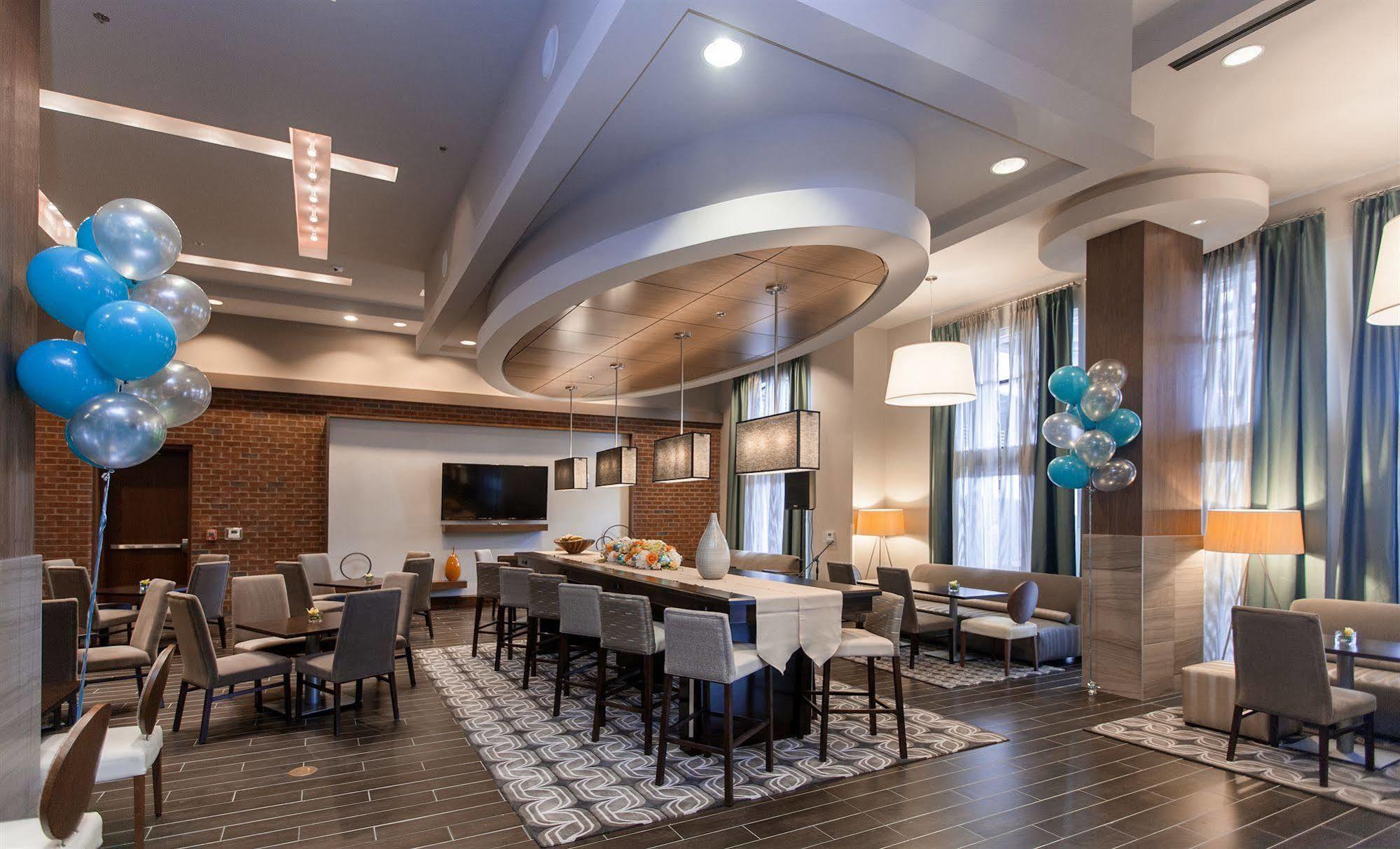 Hampton Inn & Suites Chapel Hill/Carrboro Buitenkant foto