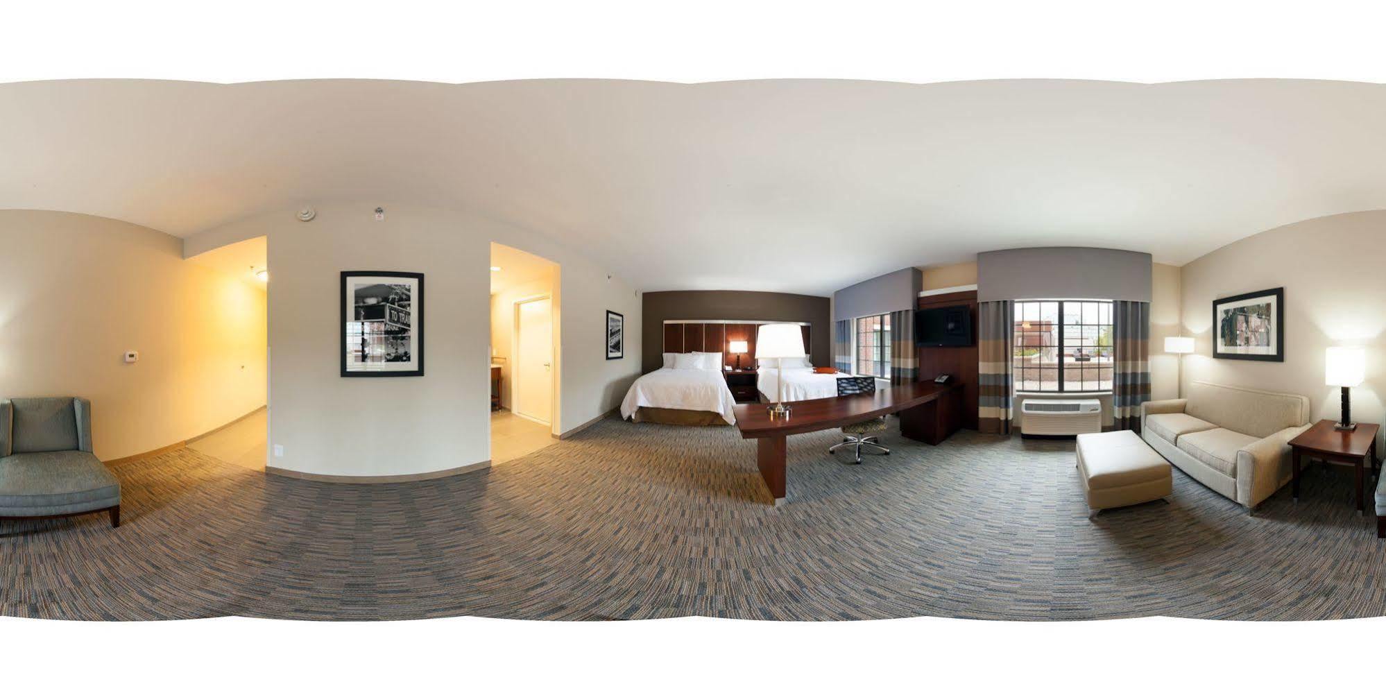 Hampton Inn & Suites Chapel Hill/Carrboro Buitenkant foto