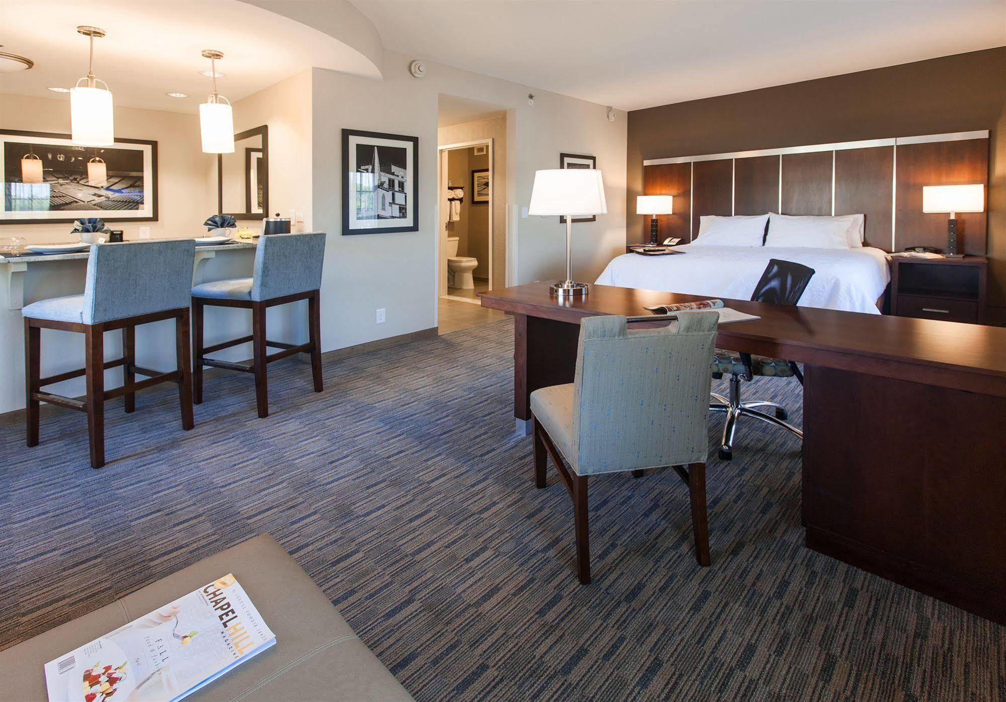 Hampton Inn & Suites Chapel Hill/Carrboro Buitenkant foto