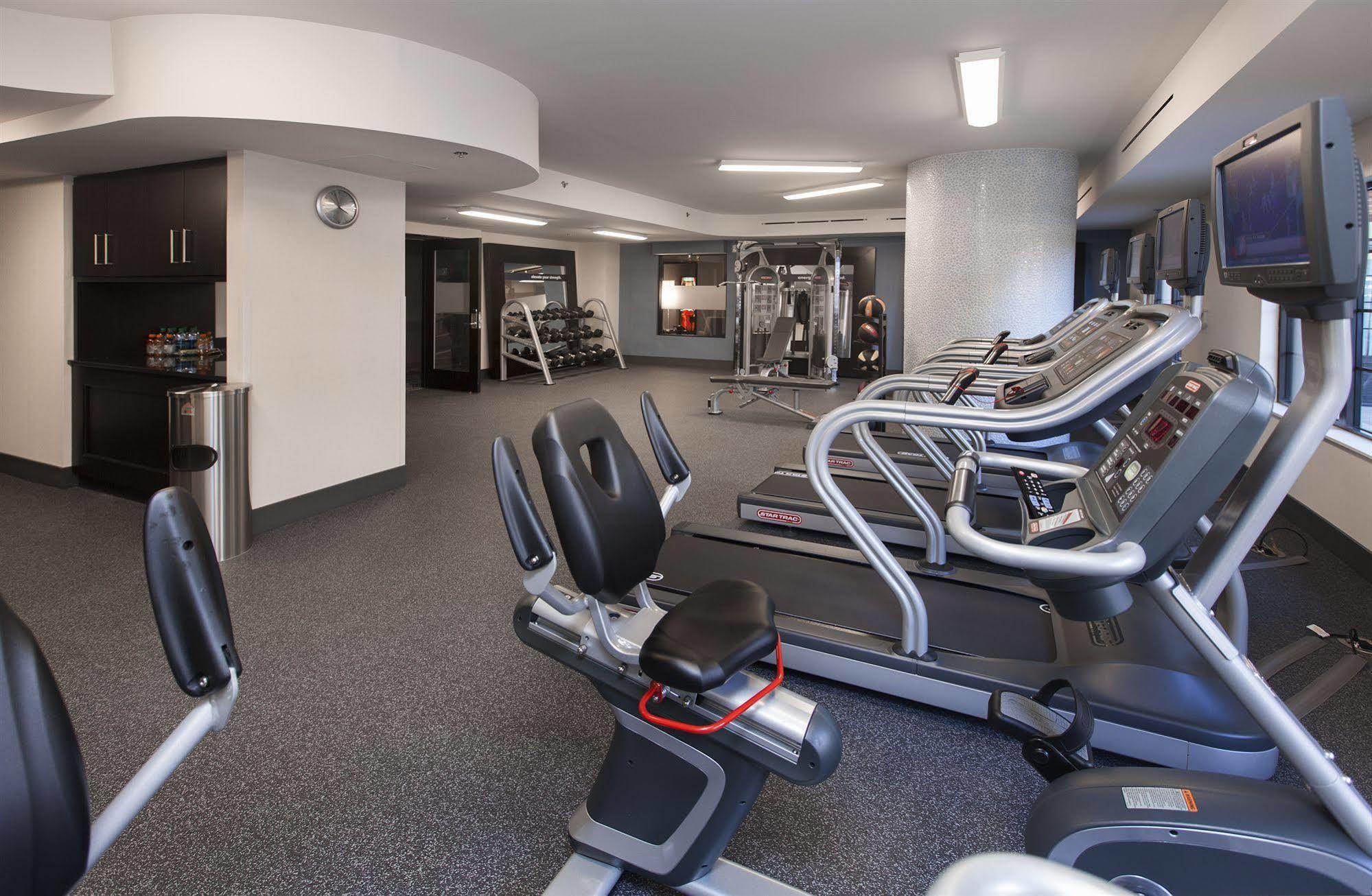 Hampton Inn & Suites Chapel Hill/Carrboro Buitenkant foto